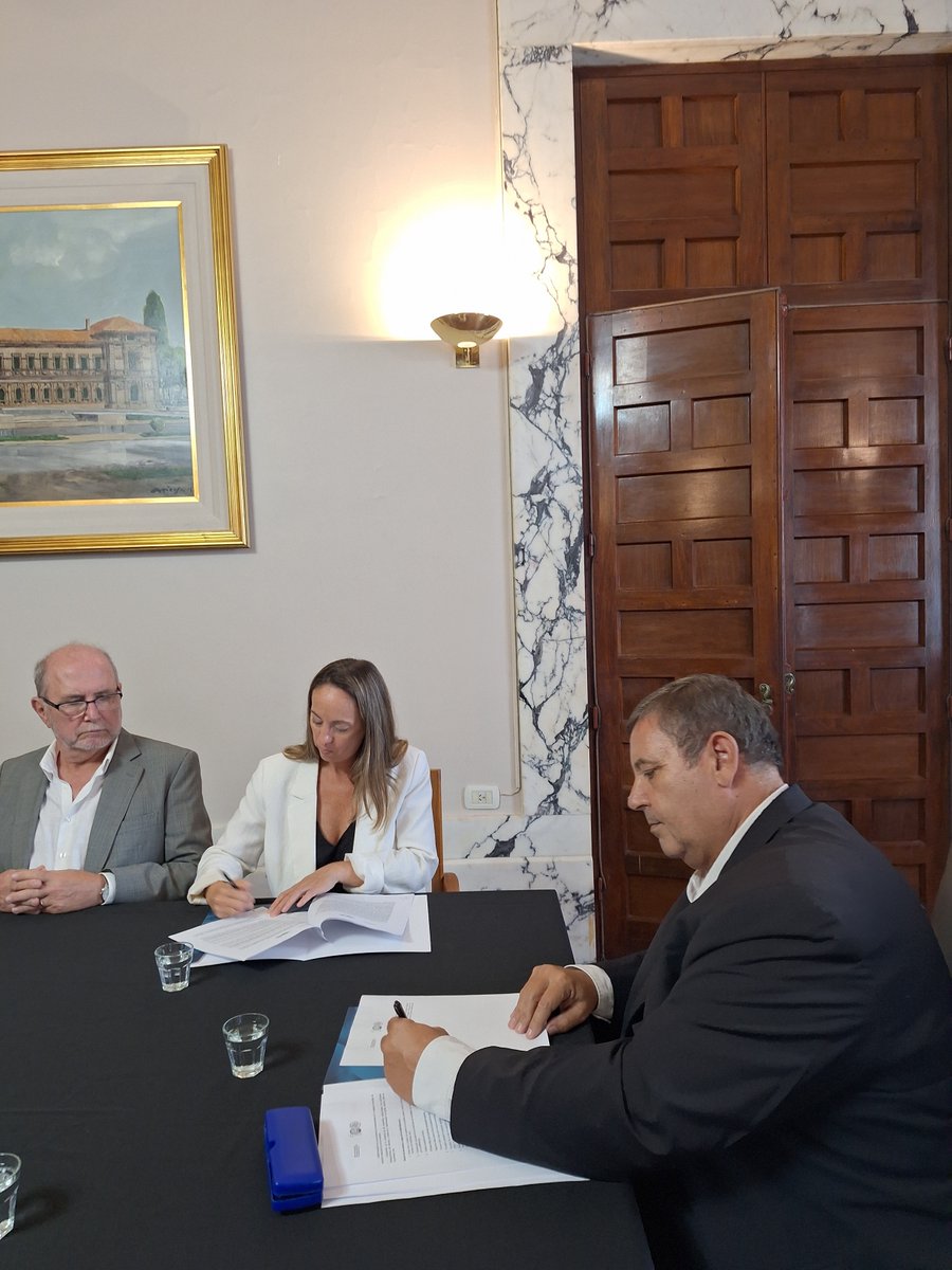 AguasSantaFe's tweet photo. #SantaFe

📜Convenio de asistencia técnica con la Universidad Nacional del Litoral

🌱Soluciones basadas en la naturaleza

✅Experiencia piloto de tratamiento 3rio. para la planta cloacal de Rufino a través de humedales

👉Más info: https://t.co/7JhkcaBoSs https://t.co/s1YxW63huZ
