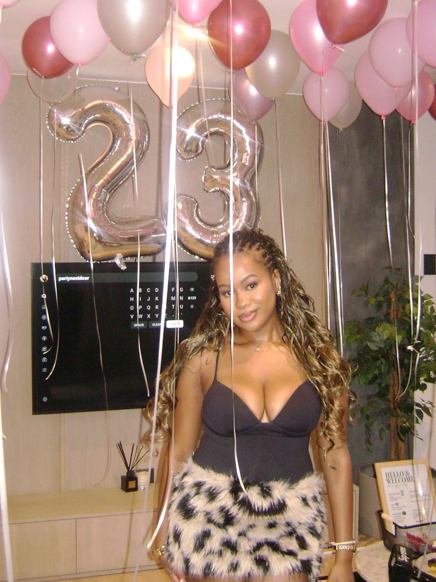 khoodani's tweet photo. My favourite birthday yet🩷 https://t.co/ZXBCE9xlSQ
