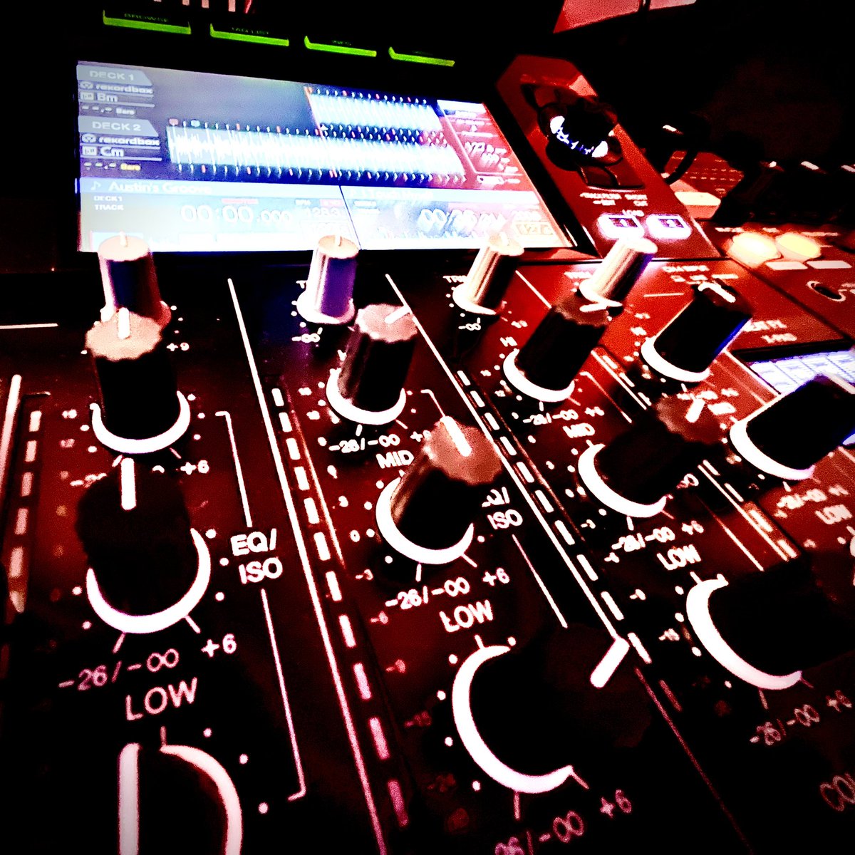 live on twitch! for a witchmix!