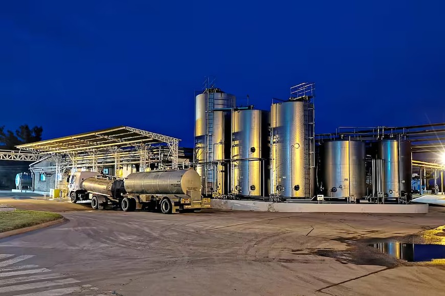 Quebró ARSA, histórica fábrica de yogures y flanes, y 400 empleados fueron despedidos

Es la firma que producía yogures y postres de SanCor. El cierre de sus plantas en Bs. As. y Córdoba profundiza la crisis en el sector lácteo. anred.org/crisis-en-la-i… Por <a href="/InfoGremiales/">InfoGremiales</a>