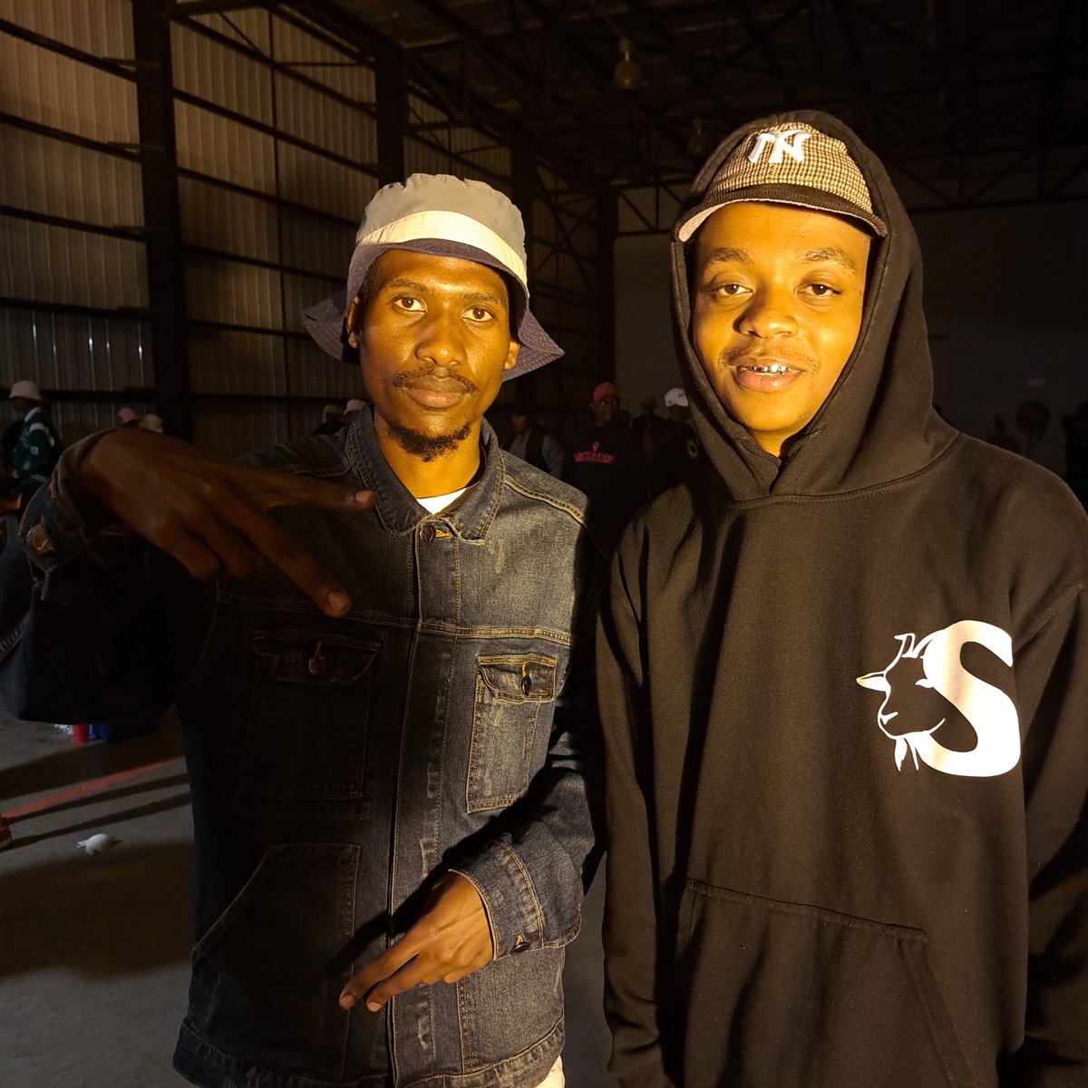 😺MOGOLO tweet media