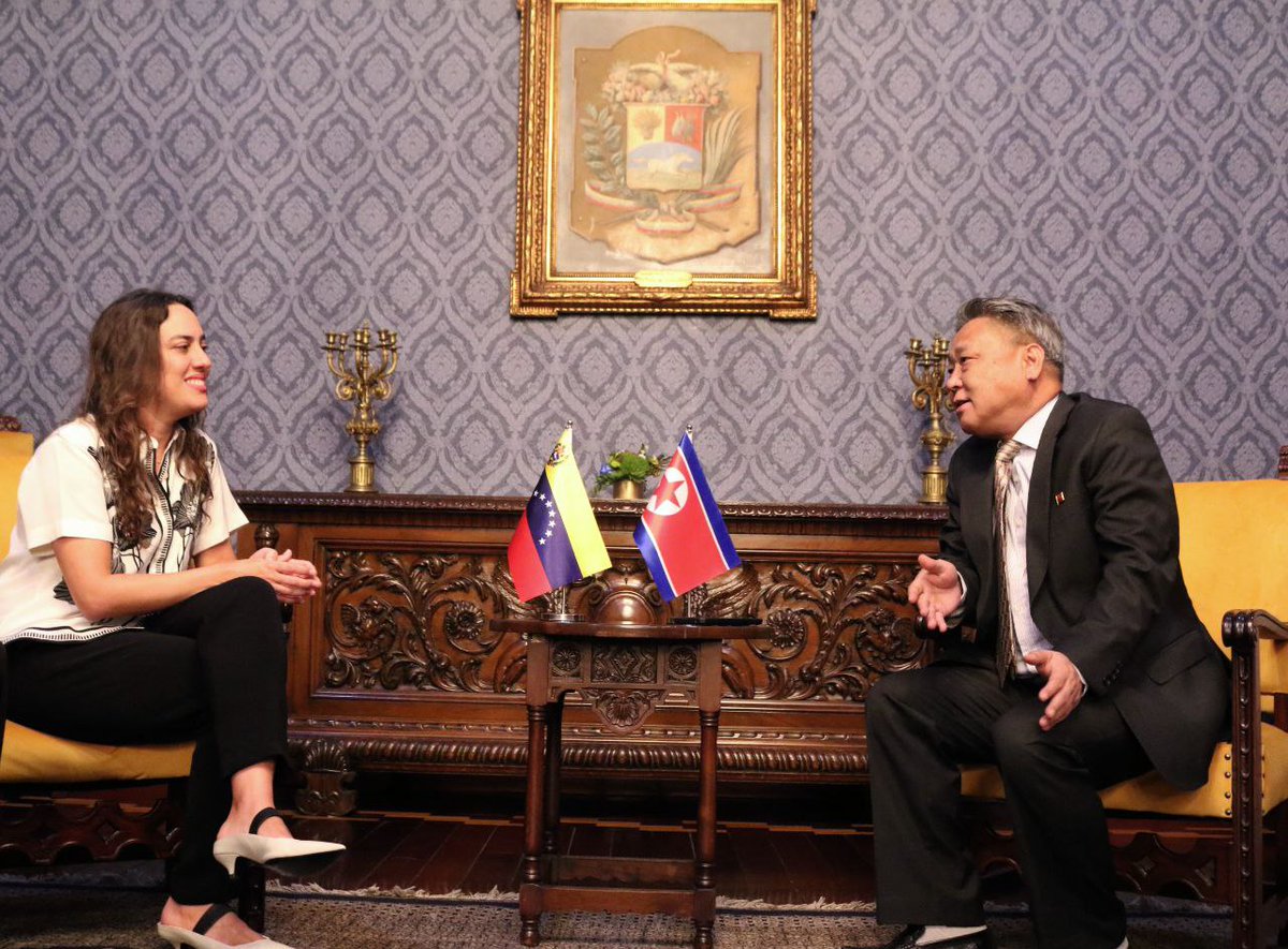 Cancilleria_ve's tweet photo. 📰#Noticia | Venezuela y República Popular Democrática de Corea revisan en Caracas agenda de cooperación bilateral

Autoridades de ambos países ratificaron la firme voluntad de sus Gobiernos de profundizar los lazos de amistad.

https://t.co/WipxHZAqxH https://t.co/zSFtNwBymk