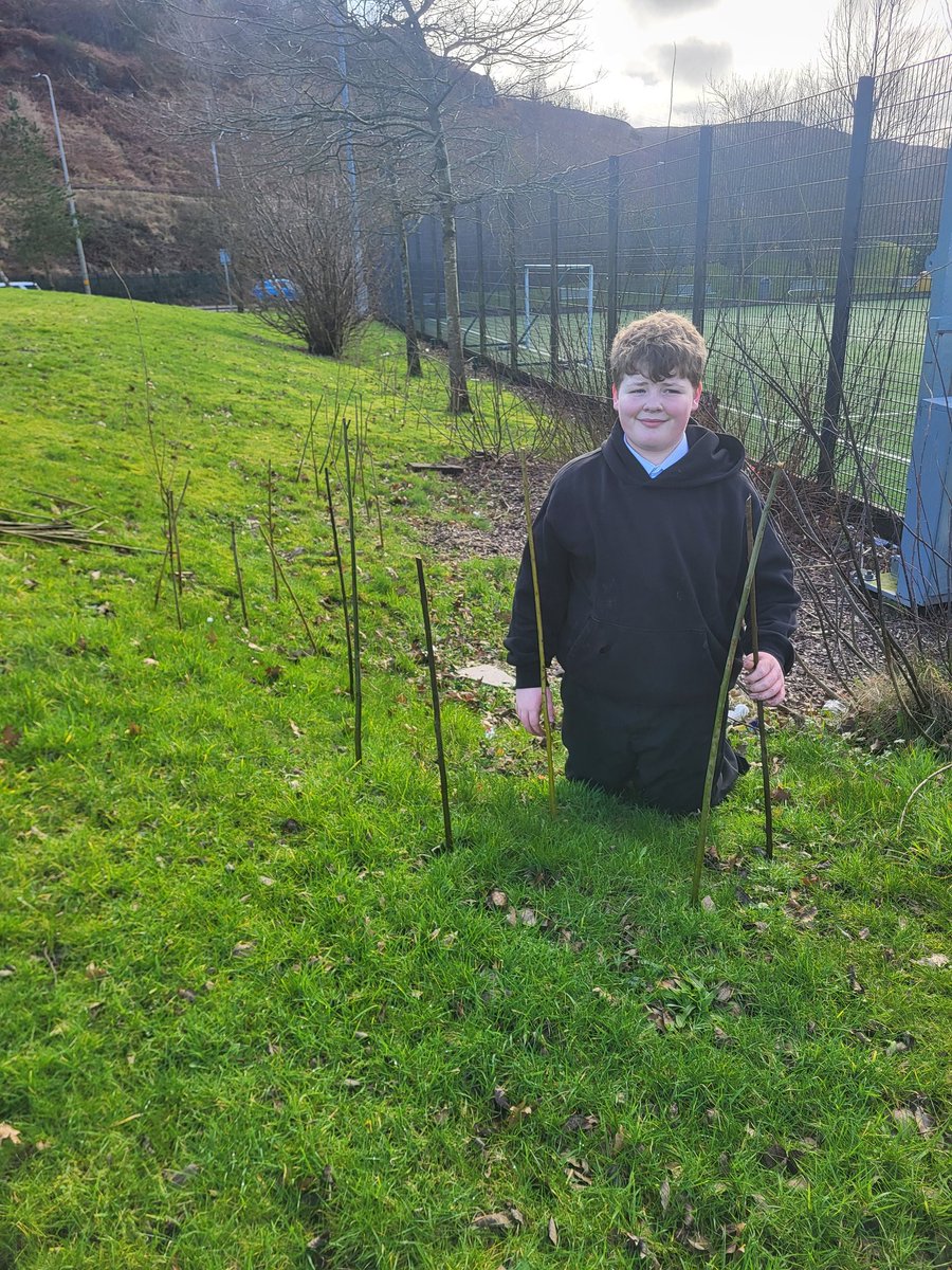 DhtLivingstone's tweet photo. Our Orchard is really taking shape, thanks to Bruce from Inverclyde Shed and today's S1 and S2 volunteers @invacad https://t.co/FsJlbkdkpD