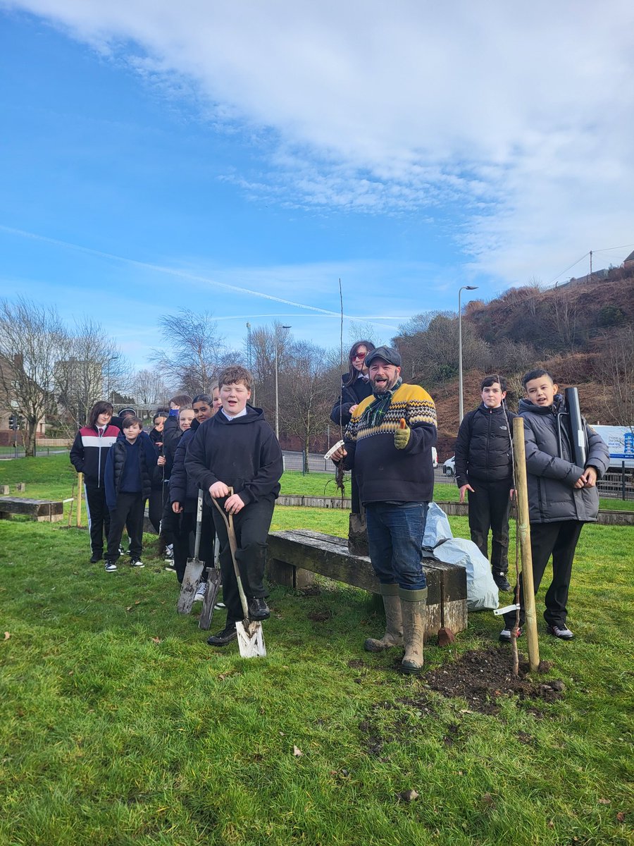 DhtLivingstone's tweet photo. Our Orchard is really taking shape, thanks to Bruce from Inverclyde Shed and today's S1 and S2 volunteers @invacad https://t.co/FsJlbkdkpD