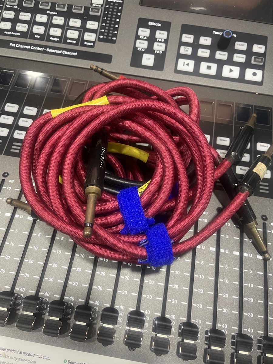 alcratin's tweet photo. @Legacy411 @SusieM414141 Old patch chords I’ve had these for a very long time. Great for telephone not great for audio. https://t.co/AdbQ7Iwdvq