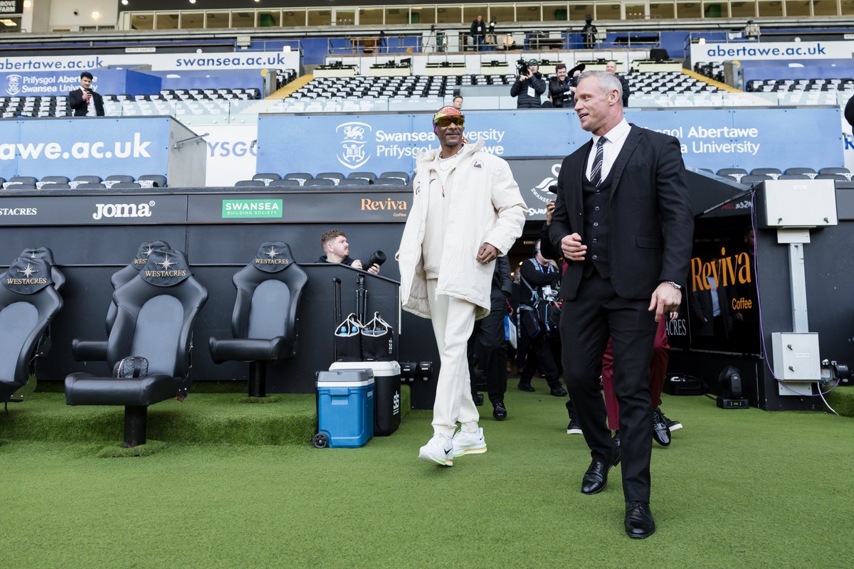 SwansOfficial's tweet photo. A tour of the stadium with a Swans legend 🙌 @SnoopDogg https://t.co/tbjtphogqv
