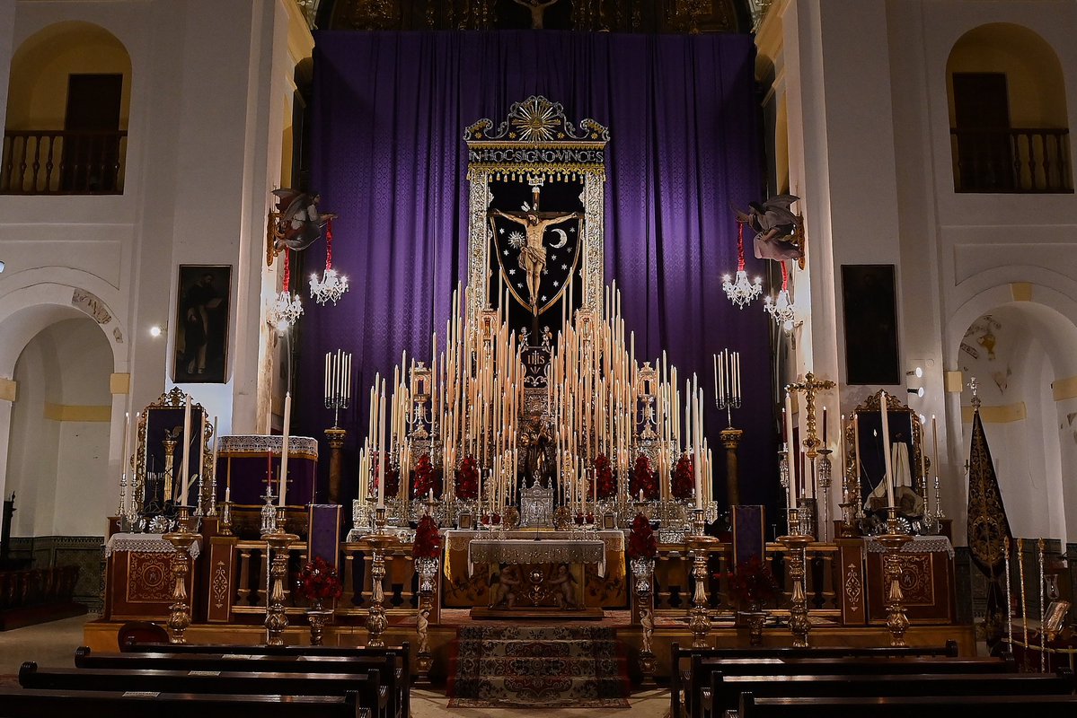 🟤 Altar de Quinario al Santísimo Cristo del Buen Fin. #MiércolesdelBuenFin #MarrónFranciscano #BuenFindeSevilla 
📸: <a href="/SalvaLpezMedina/">Salva López Medina</a>