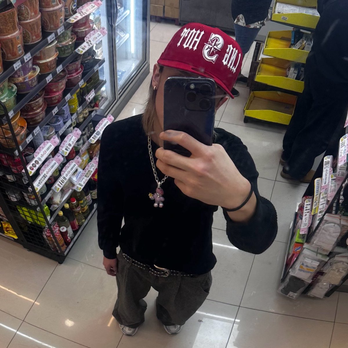 장발정우진은좋은것입니다
내왼손에는검정꼬무줄