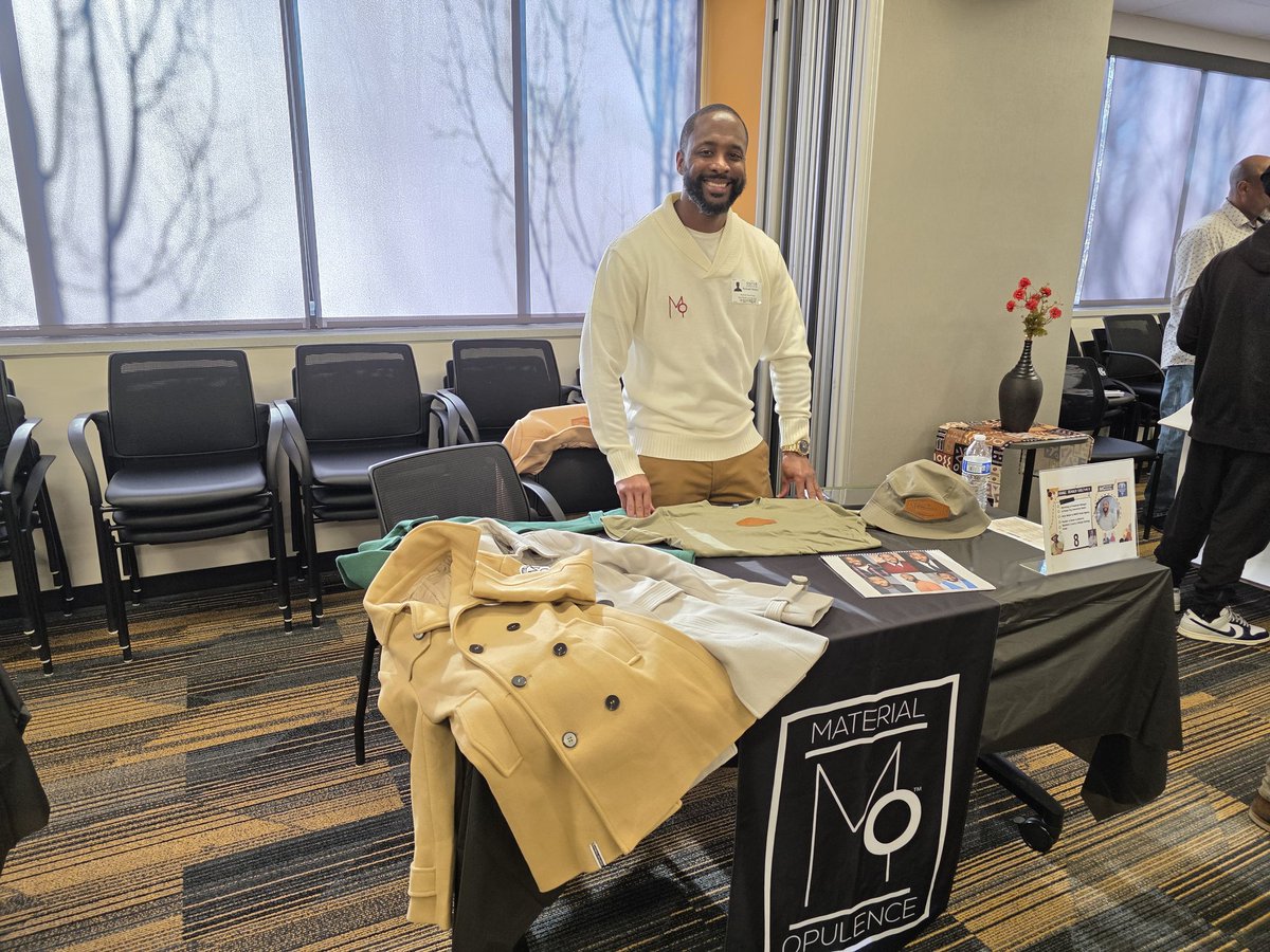 NauldtheGreat's tweet photo. Real talk. Real impact.

Connecting with students about marketing, acting, and @MO_Opulence at the Business &amp; Career Symposium by @HickmanMills.

Careers aren’t linear, start where you are.

#WhatsYourMO #ThatsMyMO #BlackHistoryMonth #CareerPaths #RepresentationMatters https://t.co/uHUZkgShef