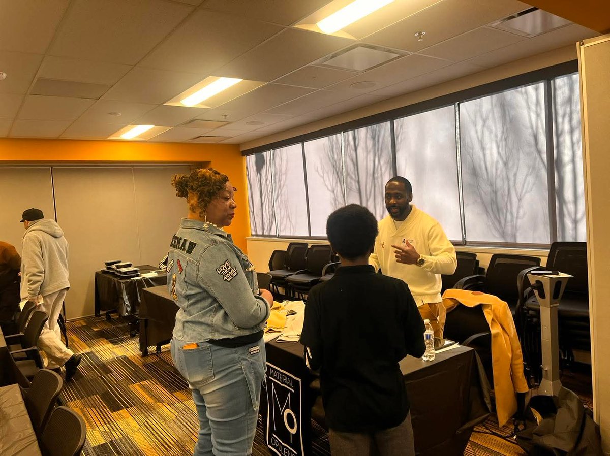 NauldtheGreat's tweet photo. Real talk. Real impact.

Connecting with students about marketing, acting, and @MO_Opulence at the Business &amp; Career Symposium by @HickmanMills.

Careers aren’t linear, start where you are.

#WhatsYourMO #ThatsMyMO #BlackHistoryMonth #CareerPaths #RepresentationMatters https://t.co/uHUZkgShef