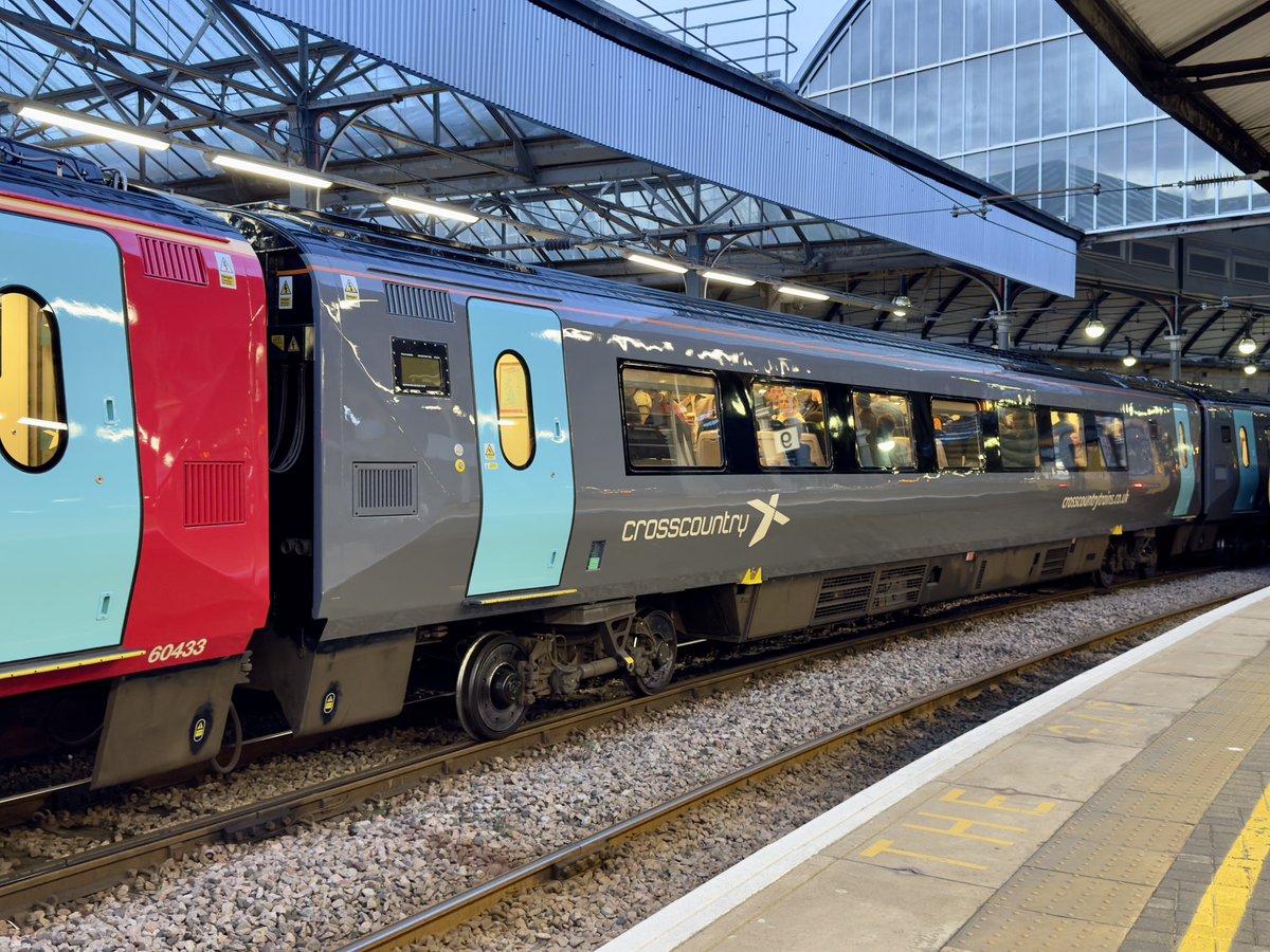 RailwayExplorer's tweet image. XC new livery 220033 at Newcastle after forming the 1E44 1428 Birmingham New Street to Newcastle