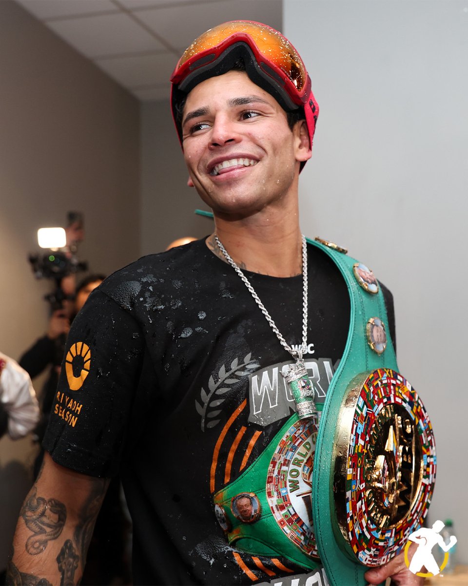 GoldenBoyBoxing's tweet photo. Celebrate like a CHAMP 👑 https://t.co/QcZCMHgXVW