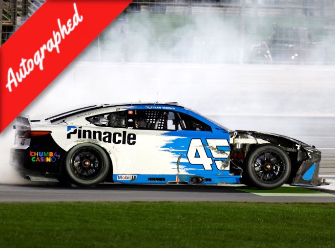 Pre-orders are also open for the Dual Auto EchoPark Speedway win! 

➡️ lionelracing.com/TYLER-REDDICK-…