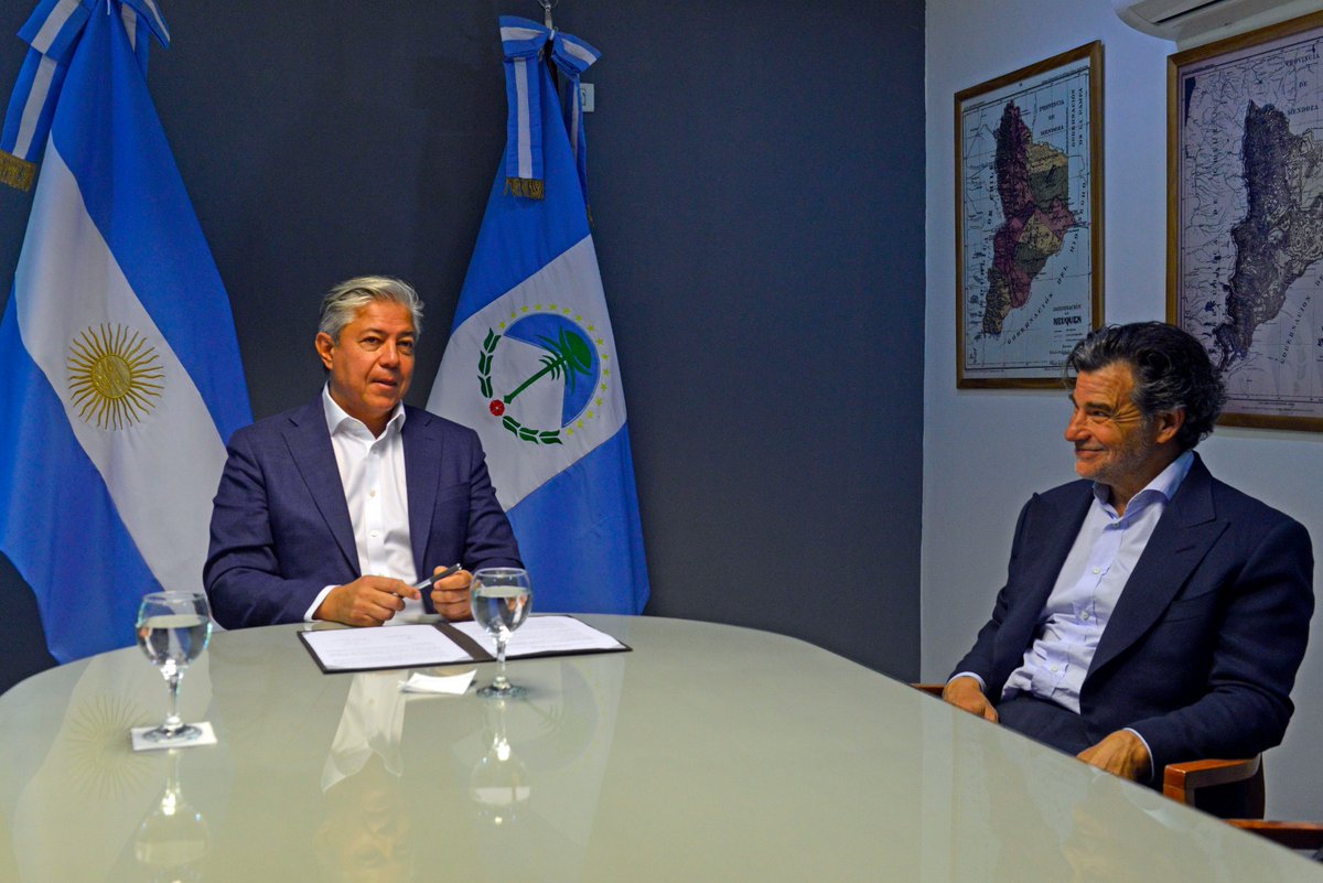 Rolo_Figueroa's tweet photo. LAS BECAS GREGORIO ÁLVAREZ SON UNA POLITICA DE ESTADO

Vista Energy redobló este año el apoyo al programa de becas Gregorio Álvarez para que más jóvenes puedan iniciar, sostener y terminar sus estudios en toda la provincia.

Desde el inicio de la gestión nos propusimos un cambio, redistribuir oportunidades y apostar al talento neuquino como motor del desarrollo y el futuro de nuestra sociedad.