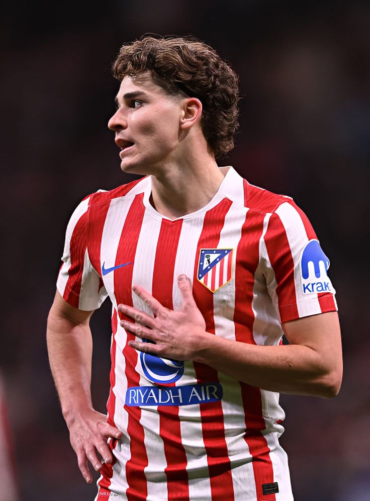 villa70157's tweet photo. Los 200 millones que dicen que pedirá el Atlético por J.Alvarez,que son de pesos,no?? https://t.co/GmHy1k6jIZ