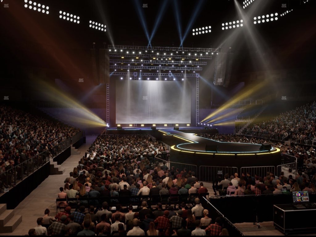 ERIK IS SEEING ARIANA 7.12 tweet media