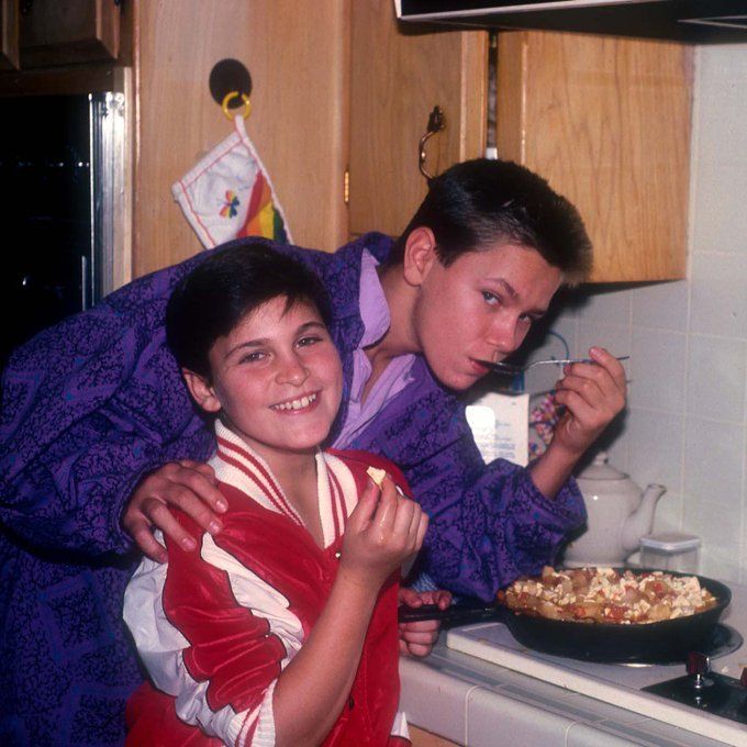 Joaquin and River Phoenix, 1985.