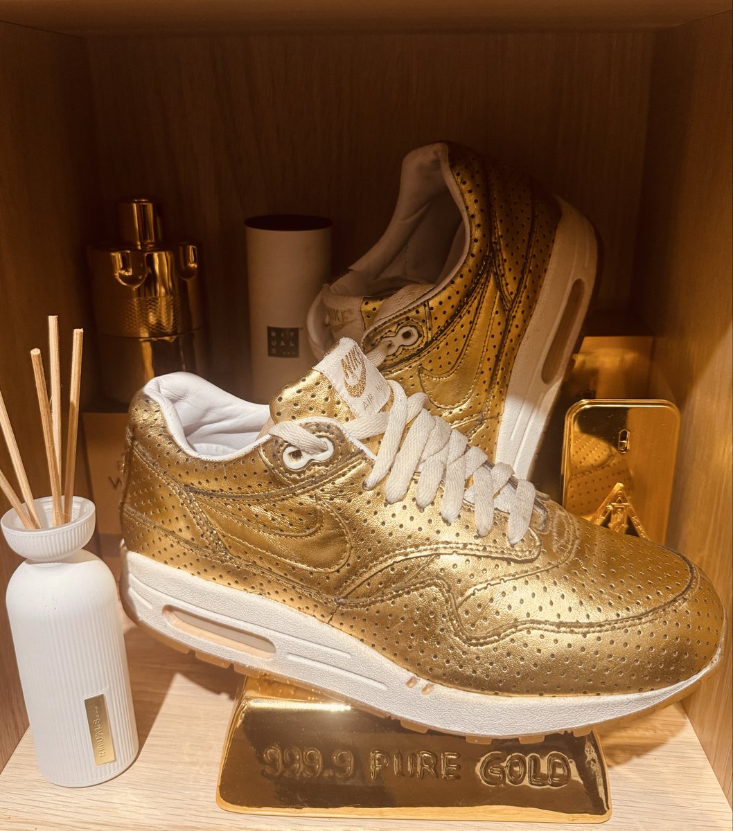 Gold price might go down ⬇️

My ‘Nike Air Max 1 Premium Opening Ceremony Gold Foil 2008’ price is still going up ⬆️
