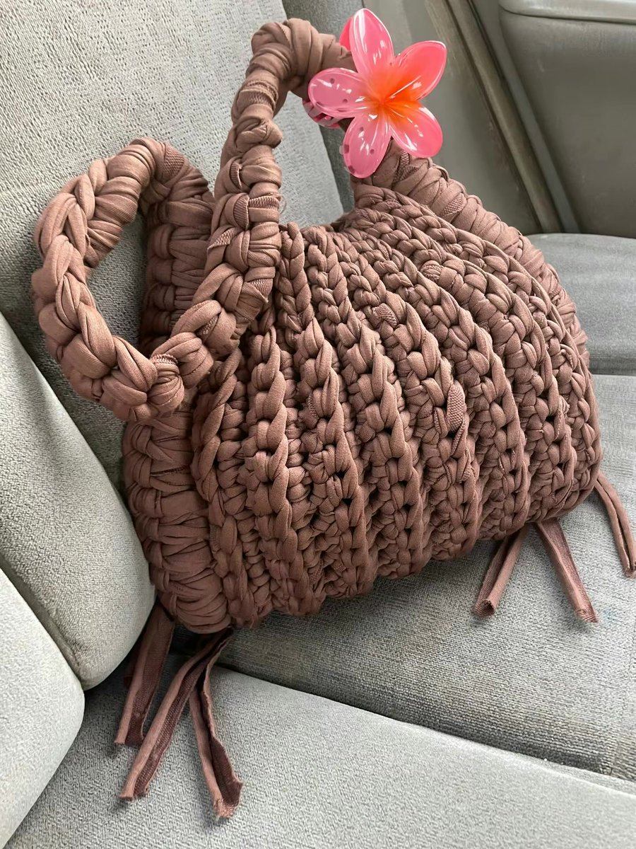 m_bu_ru_'s tweet photo. The sketch vs what I made
#crochetbag https://t.co/aI2BGIrlcQ