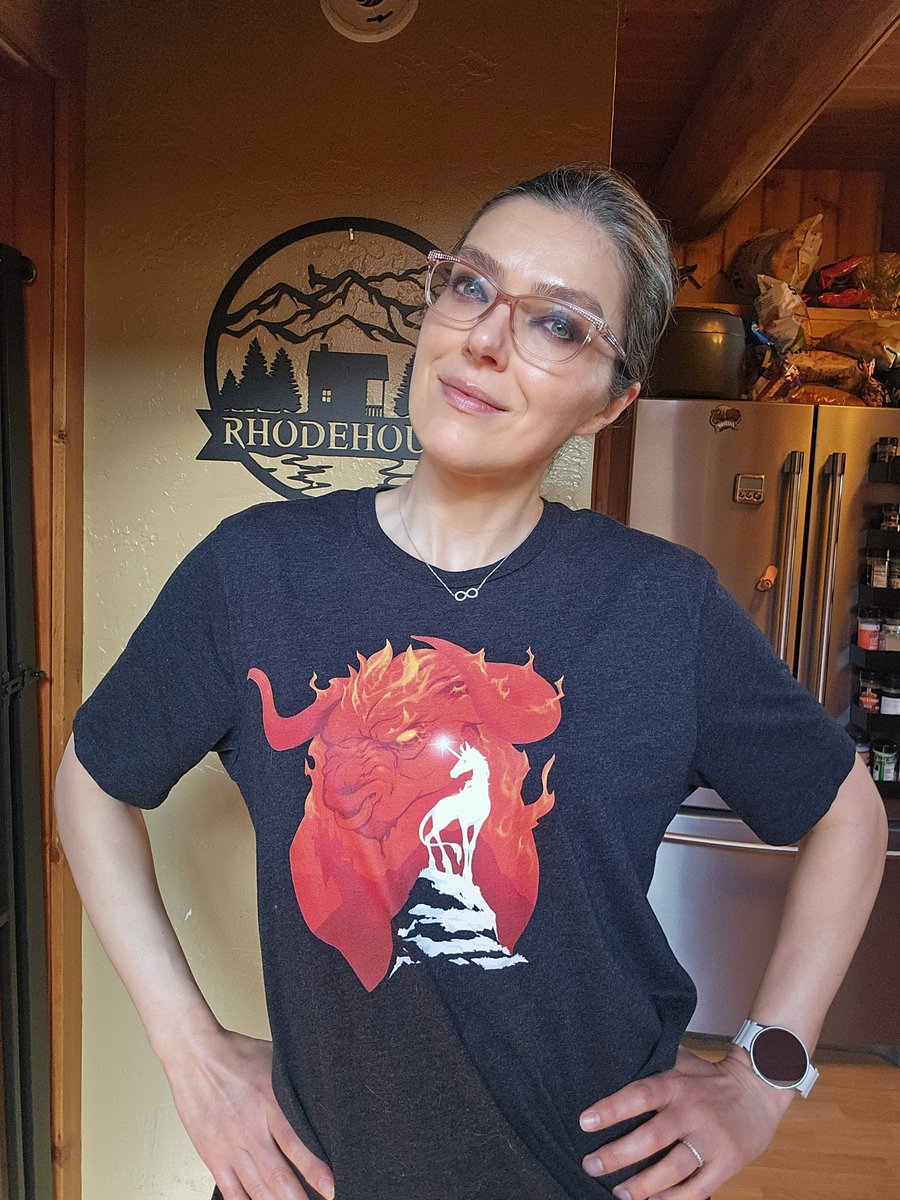 AdrianneCurry's tweet photo. Some people want Gucci, I want badass 80s shirts that let people know how cool I am... https://t.co/BeQYQzeSxX