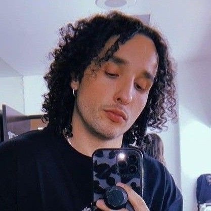 Admiro tu capacidad para ser poesía en movimiento y convertir cualquier pista en un lugar mágico

JORGE EN CAMPEÓN DE CAMPEONES