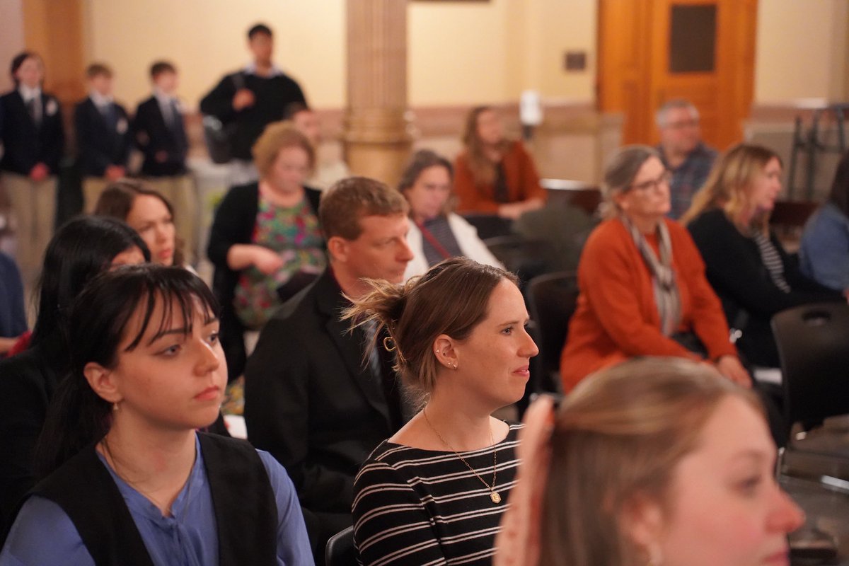 Governor Laura Kelly tweet media