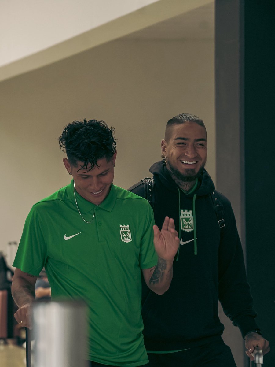 nacionaloficial's tweet photo. 📸🔝✈️

#VamosTodosJuntos🇳🇬 https://t.co/MRtzZf56ta