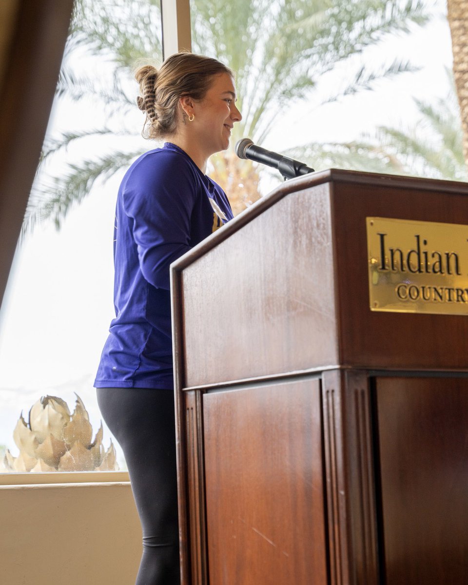 Washington Softball tweet media