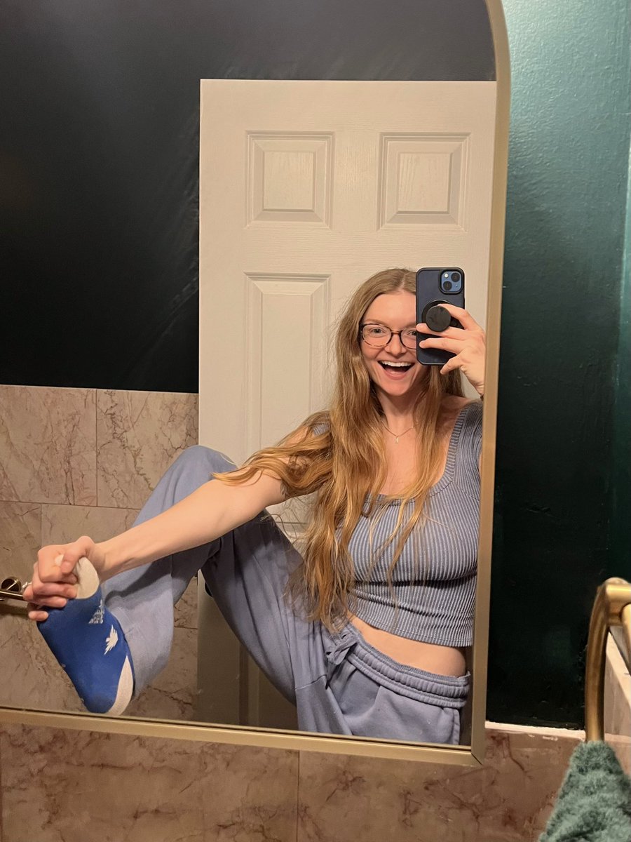 Cale 🥬 tweet media