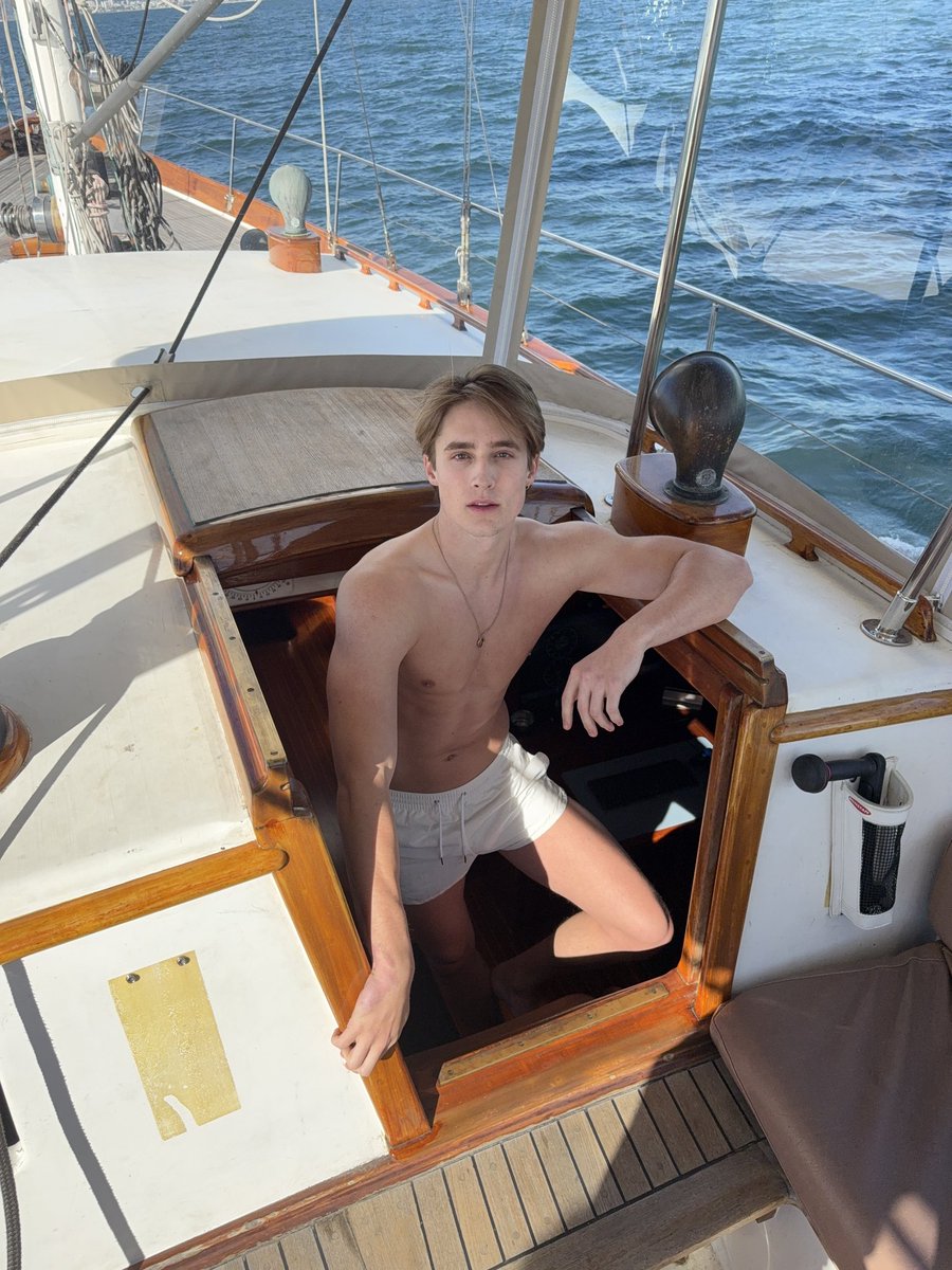 olivermuhl's tweet photo. yacht day mini shoot >>> https://t.co/cKHYDVefOa