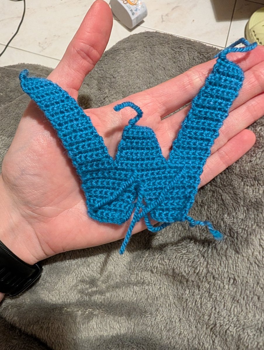 J'ai fait une face du W, je dois faire la deuxième mais ça sera demain ! 
Place au geekage 👾👾