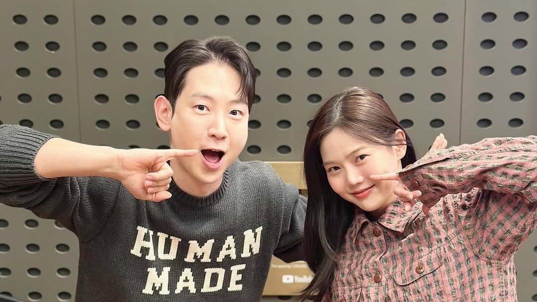 ohmygirl_folder's tweet photo. 260225 [OHMYSched : TUE]
🐣 #Arin "Mad Dance Office" press con + stage greeting (ctto)
🍒 #YooA attended Arin's new movie press con  
🍭 #효정 "HyoJung's VolUp" ep.457 

#오마이걸 #OHMYGIRL #OMGG
#HyoJung #유아 #아린 https://t.co/zWzz31jHf5