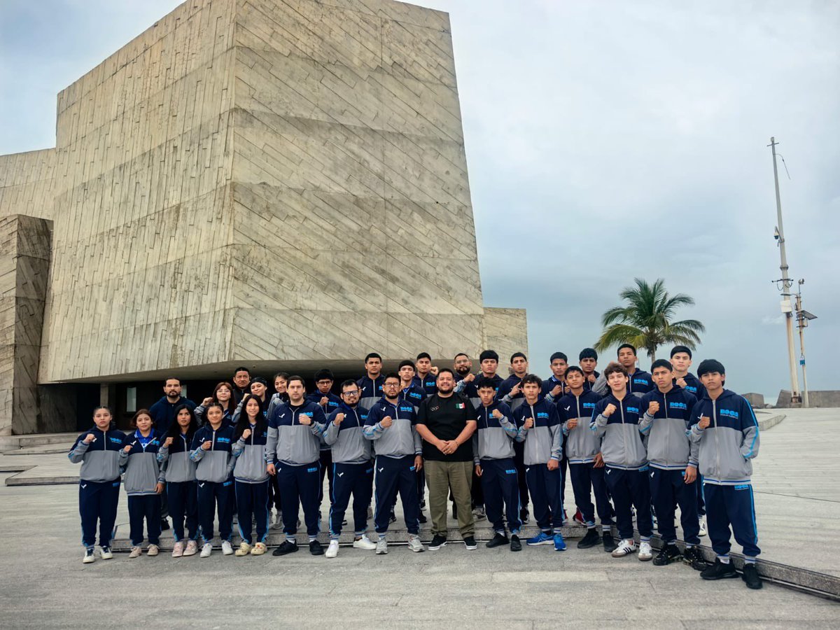 _BocadelRio's tweet photo. Nuestros pugilistas que representarán a Boca del Río en la Olimpiada CONADE 2026 ya recibieron su uniforme oficial.

🥊 Sofía Castro 🥊 Emiliano Castro 🥊 Omar García 🥊 Fernando Chiquito

En nombre de nuestra alcaldesa Maryjose Gamboa, les deseamos mucho éxito. 🥊 https://t.co/GjLmTUv6Nb