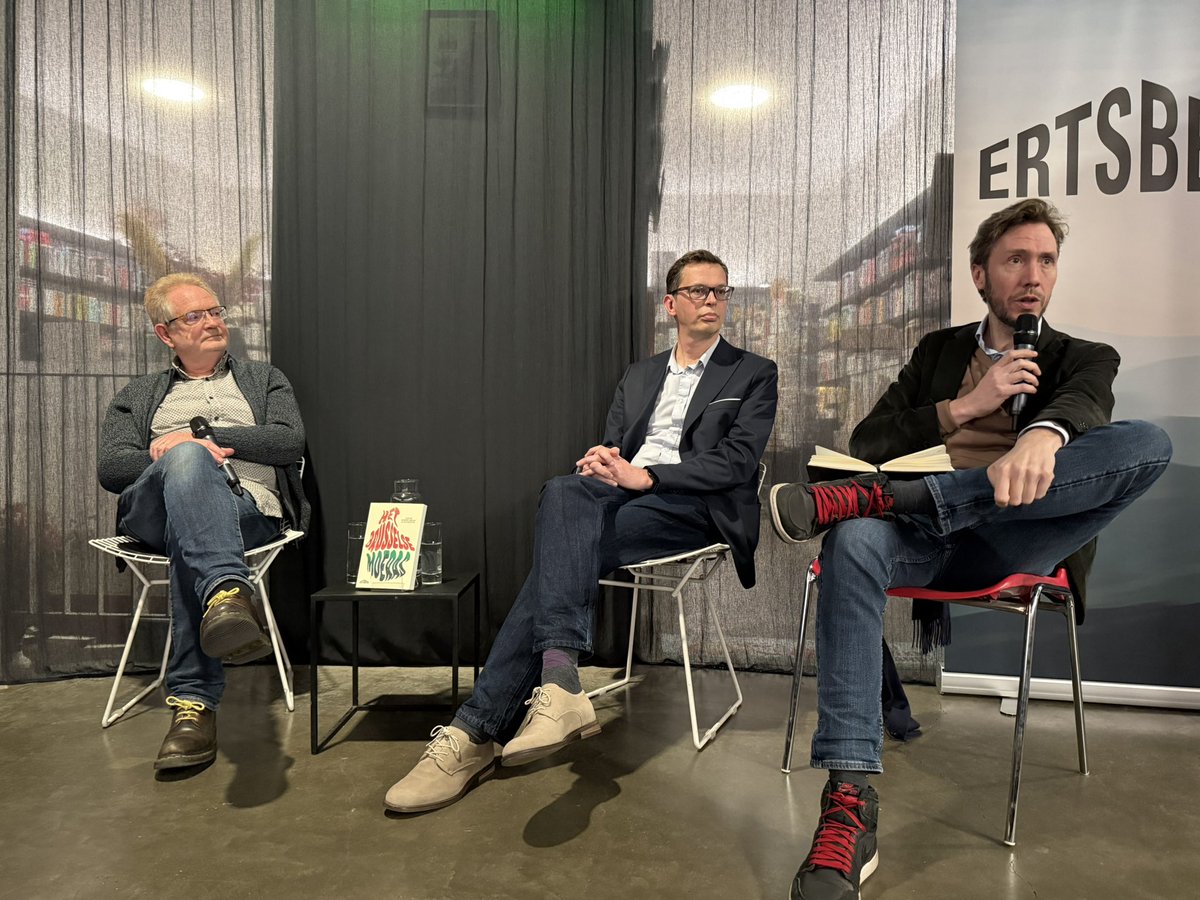 Karl_Drabbe's tweet image. .@LuckasV1: ‘Het probleem van #Brussel zijn niet de instellingen. Maar als je de instellingen niet respecteert, dan is het chaos. Als het van Laaouej had afgehangen zou het 1000 dagen geduurd hebben om een regering te vormen.’
#Hetbrusselsemoeras @ErtsbergB