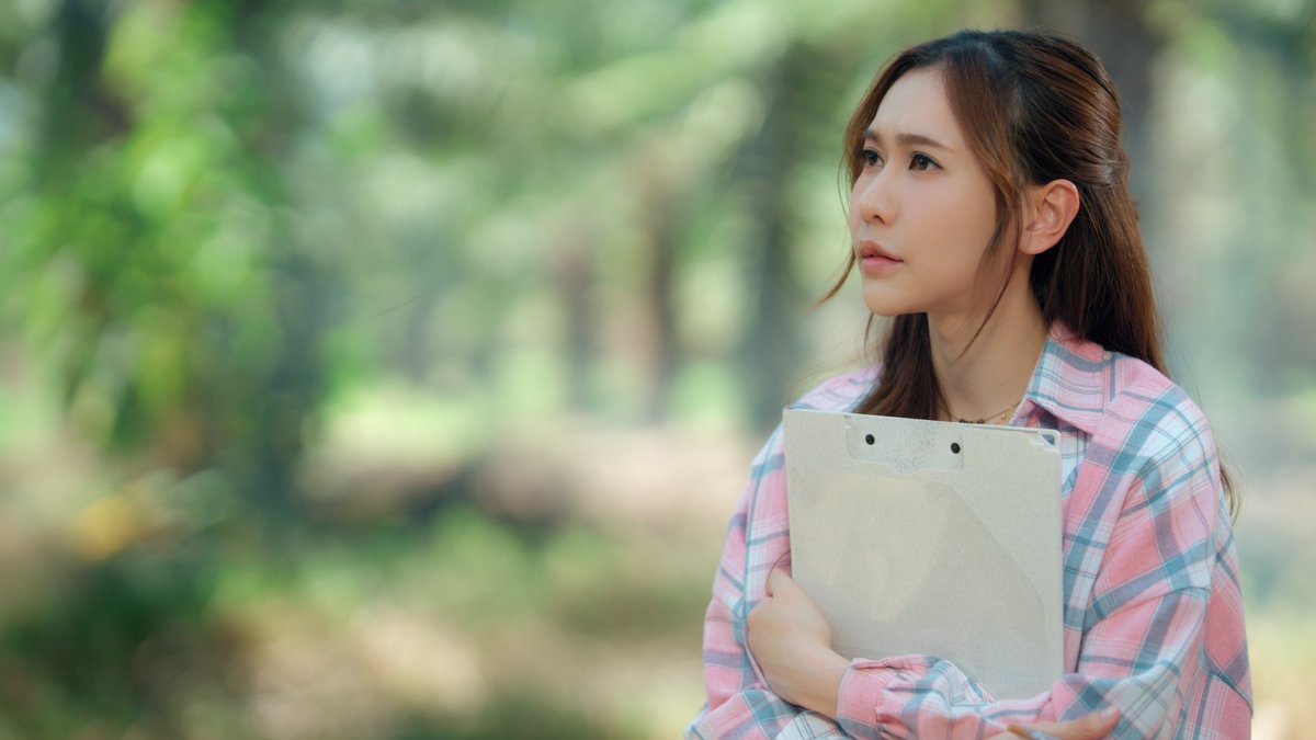 THE FIRE Q23 SHOOTING
#โซ่รักอัคนีคิว23

ทำงานในสวนปาล์มยังไง
ให้ดูเหมือนยืนอยู่กลางสวนเบญฯย่านสุขุมวิท
สวย แพง แบบคนเมืองกรุงสุดๆ
แต่ยังไงซะ ฝากพาแฟนไปพบคุณหมอหน่อยนะคะ