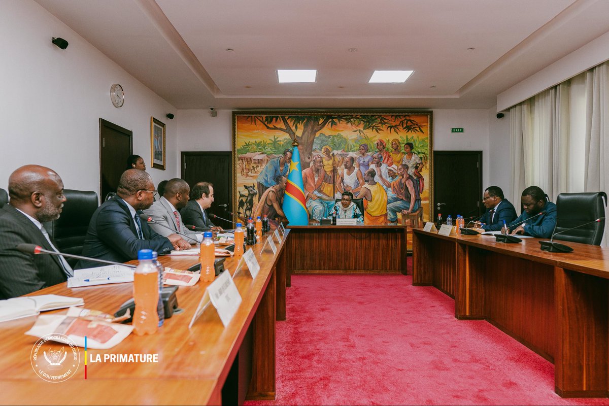 #Industrialisation
24 février 2026 | La Première Ministre Judith Suminwa Tuluka a accordé une audience aux responsables du Conseil congolais de la batterie (CCB) et du Centre du commerce international (ITC) autour d’un partenariat stratégique pour développer les chaînes locales