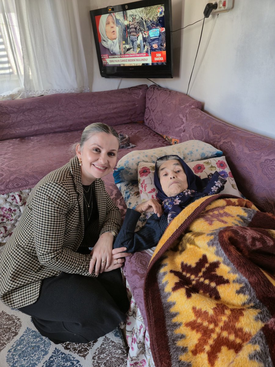 🌙 Ramazan’ın Bereketi, Büyüklerimizin Dualarında…

Eşim Meltem Öztürk ve Cumhuriyet Halk Partisi İlçe Başkanımız Yakup Coşkun’un kıymetli eşi Keriman Coşkun, Ramazan ayı münasebetiyle büyüklerimizi ziyaret ederek mübarek Ramazan ayını tebrik ettiler.