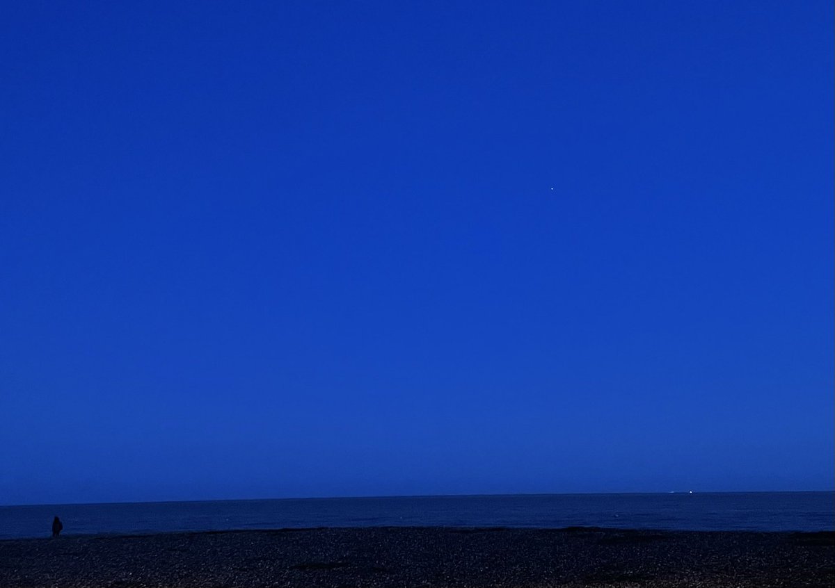 Went on a walk to the beach and the sky was so blue :)