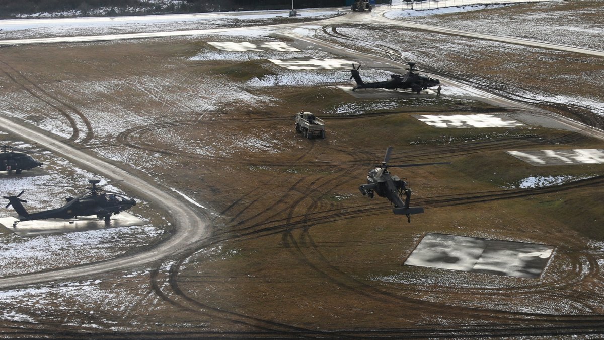 USArmyEURAF's tweet photo. 🚁 Transforming Readiness in the Skies! U.S. Army Soldiers and HH-60M helicopters took to the skies, leveraging new tech for rapid response during Combined Resolve 26-05 at JMRC’s Hohenfels Training Area, Germany. 📸: Pfc. Anastasia Addis
#CombinedResolve #ThisIsUSAREURAF https://t.co/3aL2G6MLi1