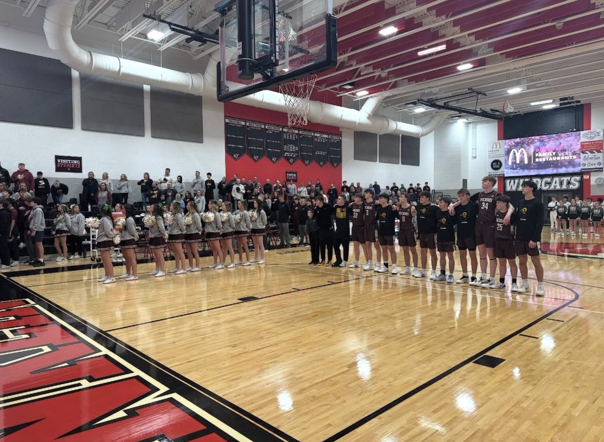 EricaYenke's tweet photo. Basketball season!! 🏀🏀
#junioryear https://t.co/95PnPrT2iG