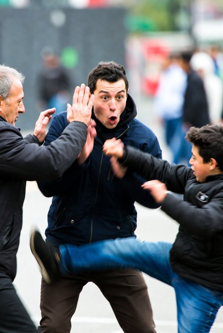 🤷🏻‍♂️🖋️La génération des années 1980-1990 :

▫️Une génération maudite et sacrifiée.

▫️Une génération qui a servi de tremplin pour passer d’un monde à un autre.

▫️Une génération éduquée avec des valeurs, des principes et des règles qui n’ont plus leur place dans le monde