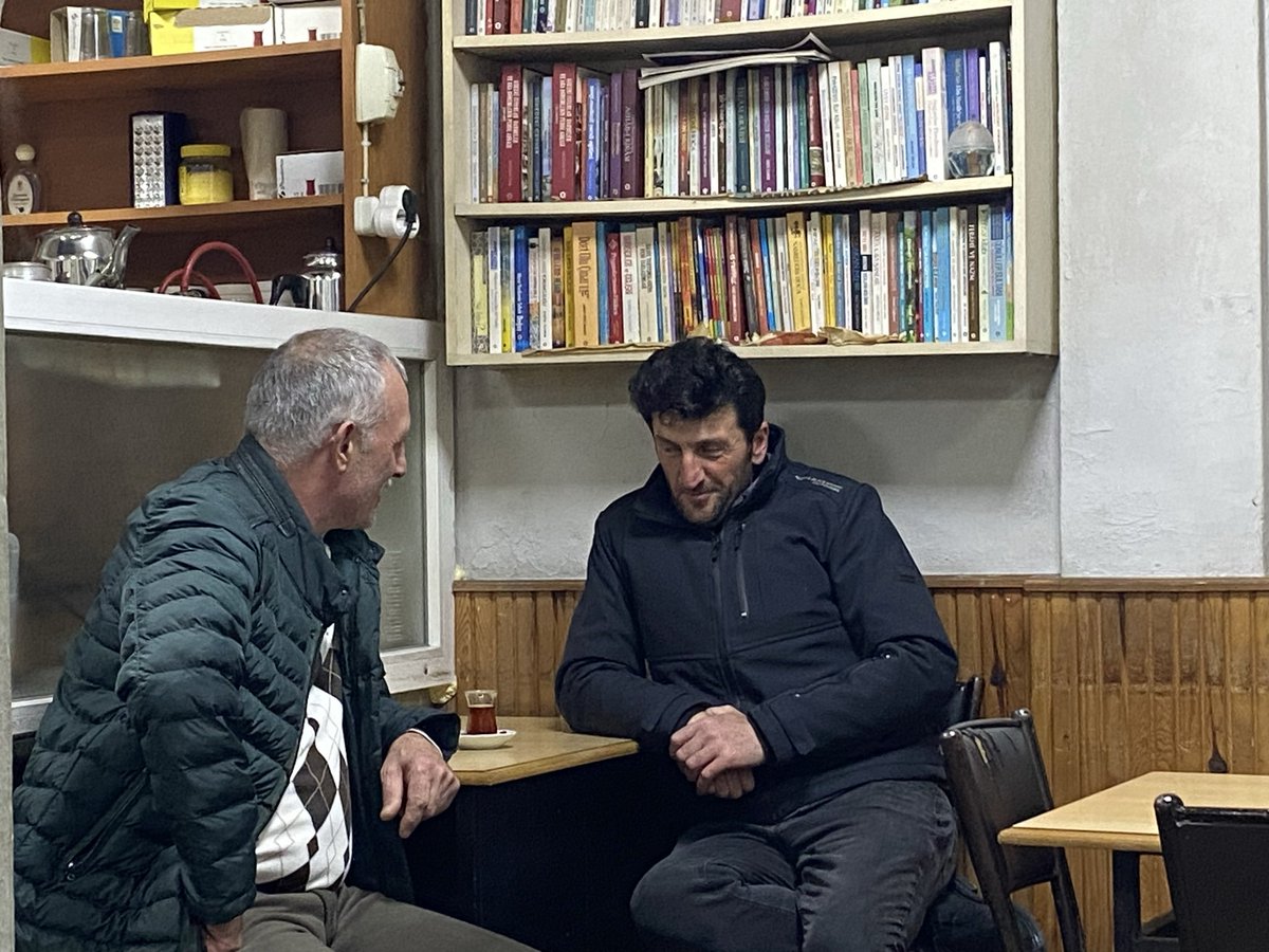 İlçe Başkanımız <a href="/MusaGozutoksp/">MUSA GÖZÜTOK</a> ,Belediye Meclis Üyemiz Muhammet Kurt ve Yönetim Kurulu Üyelerimiz Teravih Namazını Bölümlü Mahalle Camii’nde kıldılar.
Namaz sonrası mahalle sakinleriyle bir araya gelerek hasbihal ettiler.
Birlik ve beraberliğimiz daim olsun. 
🌙🤲