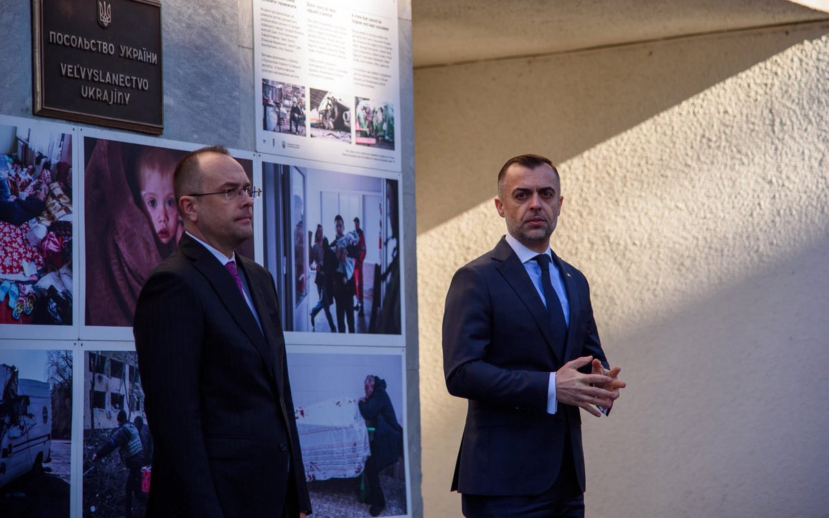 AlEmbSlovakia's tweet photo. The Ambassador of the Republic of Albania, Mr. Arten Hanku, participated and paid homage in the activities marking the 4th anniversary of the Russian aggression against Ukraine, organized by the Embassy of Ukraine in Bratislava.

@AlbanianDiplo https://t.co/DT797fD5dj