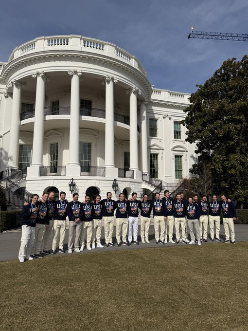 TheInsiderPaper's tweet photo. JUST IN - US hockey team arrives at the White House 

[PHOTO: Margo Martin] https://t.co/5Zf5xK6JcH