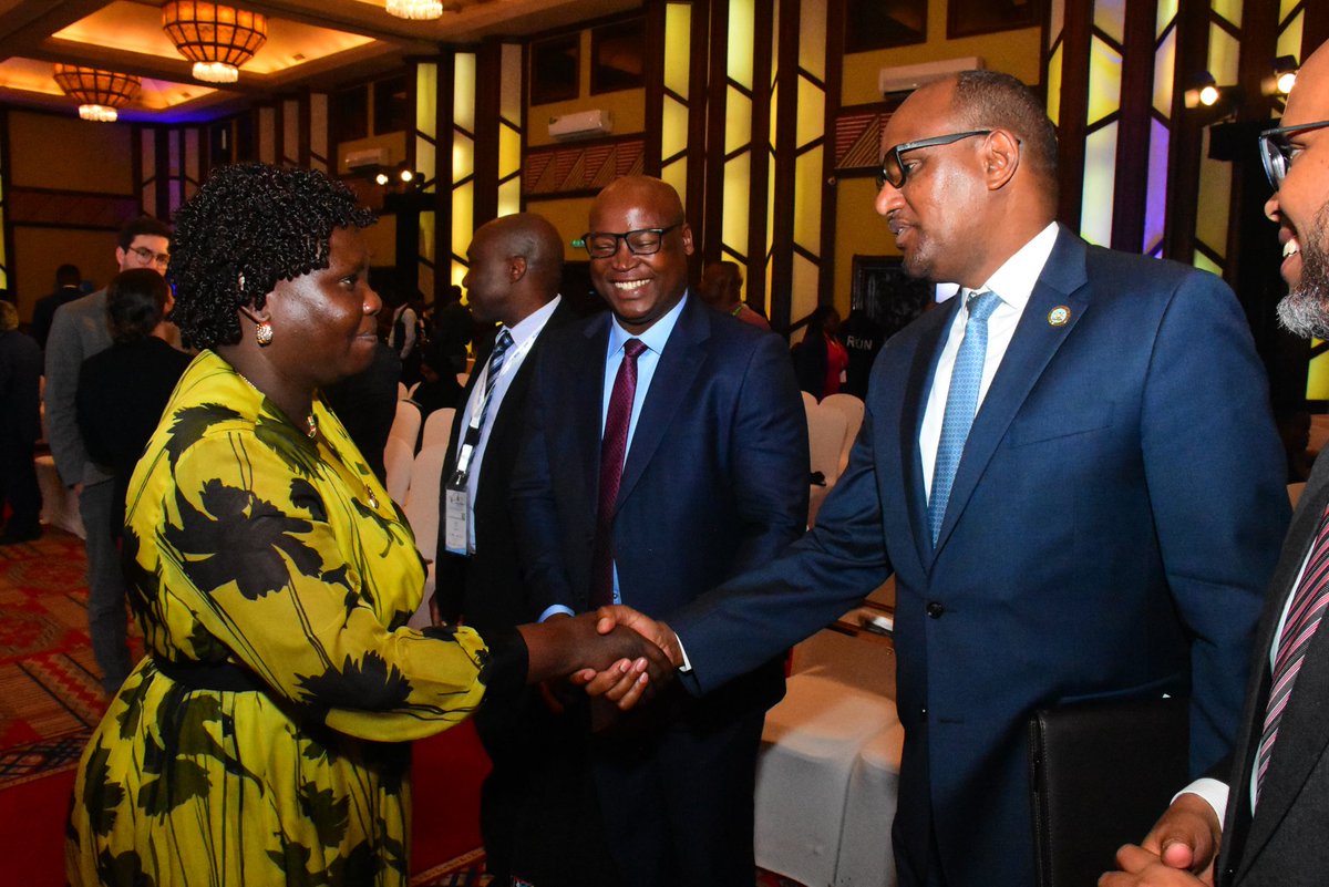 ASHAKURHUSSEIN's tweet photo. Earlier today, I had the honour of joining distinguished members of the East African business community at the 3rd East African Business and Investment Summit held in #Nairobi #Kenya 🇰🇪. 

During the breakout session, I had the privilege of conferring with, and getting wise counsel from, His Excellency Dr. Manu Chandaria, eminent enterpreneur and industrialist who is the Founding Chairman of the East African Business Council. 

I also had the opportunity to connect with my friend, Hon. Dennis Lazaro Londo, Deputy Minister, Industry and Trade, and immediate former Deputy Minister of Foreign Affairs of the United Republic of #Tanzania 🇹🇿, to discuss issues of mutual interest ahead of the 25th EAC Ordinary Summit of Heads of State scheduled for March 7, 2026, in #Arusha 🇹🇿. 

The event was officially opened by Hon. @BeatriceAskul, Cabinet Secretary, @EACAffairsKenya. 

Finally, hearty congratulations to my friend @AhmedFarah__ , CEO, East African Business Council, and his team for organizing such a great event. 

@ForeignOfficeKE
@EABCjumuiya
@KEPSA_KENYA
@jumuiya

#EABIS2026