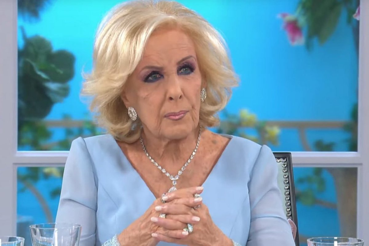 TraductorTeAma's tweet photo. Mirtha Legrand nació el 23 de febrero de 1927, bajo la presidencia de Marcelo T. de Alvear. Ha vivido 45 mandatos presidenciales.

1922 – 1928   Marcelo T. de Alvear 
1928 – 1930   Hipólito Yrigoyen 
1930 – 1930   Enrique Martínez 
1930 – 1932   José Félix Uriburu 
1932 – 1938   Agustín P. Justo 
1938 – 1942   Roberto M. Ortiz 
1942 – 1943   Ramón S. Castillo
1943 – 1943   Arturo Rawson
1943 – 1944   Pedro P. Ramírez 
1944 – 1946   Edelmiro J. Farrell
1946 – 1952   Juan Domingo Perón 
1952 – 1955   Juan Domingo Perón 
1955 – 1955   Eduardo Lonardi
1955 – 1958   Pedro E. Aramburu 
1958 – 1962   Arturo Frondizi 
1962 – 1963   José María Guido 
1963 – 1966   Arturo Umberto Illia 
1966 – 1970   Juan Carlos Onganía 
1970 – 1971   Roberto Marcelo Levingston 
1971 – 1973   Alejandro Lanusse 
1973 – 1973   Héctor J. Cámpora 
1973 – 1973   Raúl A. Lastiri 
1973 – 1974   Juan Domingo Perón 
1974 – 1976   M. E. Martinez de Perón 
1976 – 1981   Jorge R. Videla
1981 – 1981   Roberto Viola
1981 – 1981   Horacio Tomás Liendo 
1981 – 1981   Carlos Alberto Lacoste 
1981 – 1982   Leopoldo Galtieri
1982 – 1982   Alfredo Oscar Saint-Jean 
1982 – 1983   Reynaldo Bignone 
1983 – 1989   Raúl Alfonsín 
1989 – 1995   Carlos Saúl Menem 
1995 – 1999   Carlos Saúl Menem 
1999 – 2001   Fernando De la Rúa 
2001 - 2001    Federico Ramón Puerta
2001 - 2001   Adolfo Rodríguez Saá 
2001 – 2002   Eduardo Camaño 
2002 – 2003   Eduardo Duhalde 
2003 – 2007   Néstor Kirchner 
2007 – 2011   Cristina Fernández de Kirchner 
2011 – 2015   Cristina Fernández de Kirchner 
2015 – 2019   Mauricio Macri 
2019 – 2023   Alberto Fernández 
2023 – 2027   Javier Milei