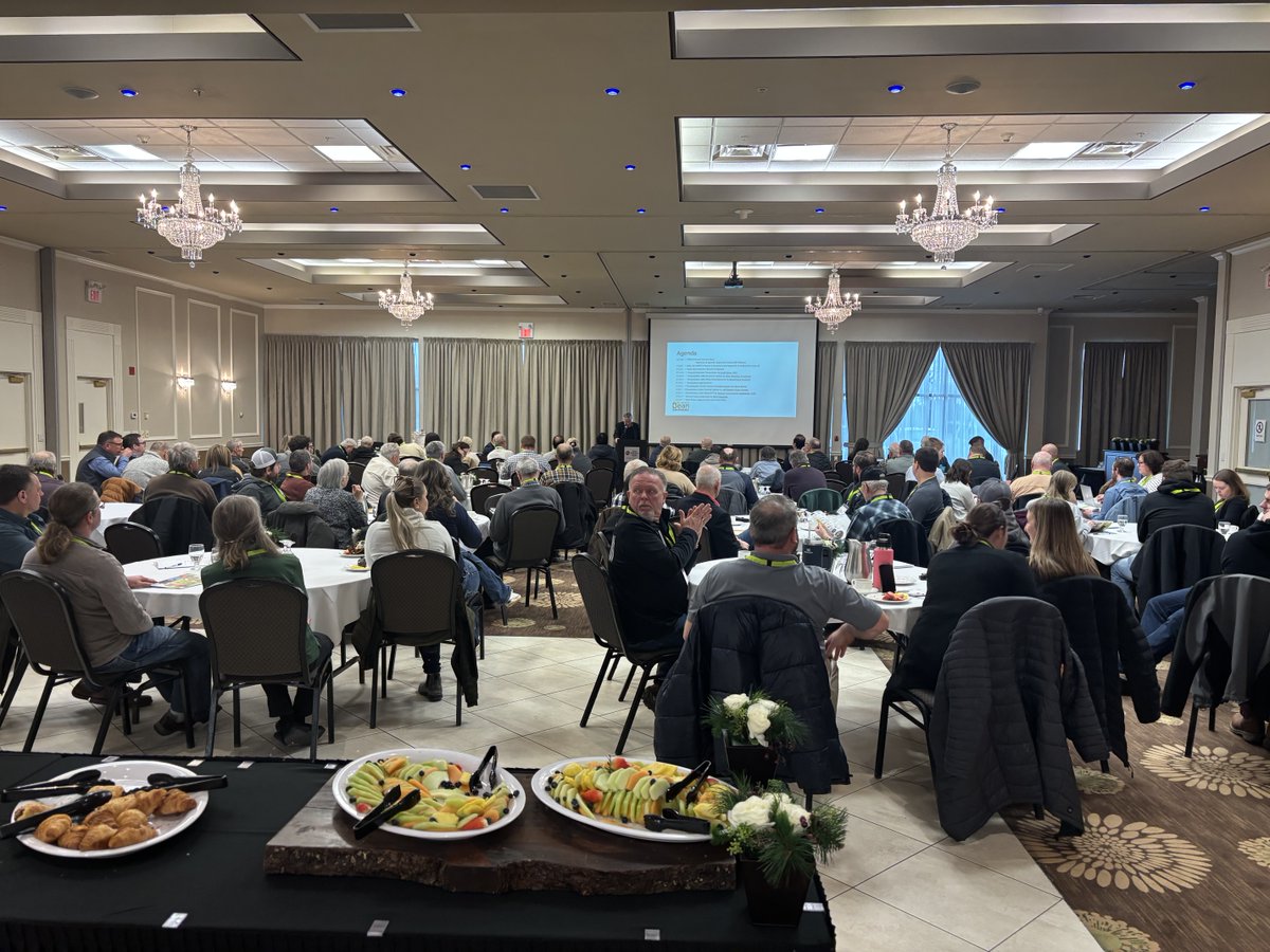 HDCAgronomy's tweet image. Thank you to the Ontario Bean Growers for putting on a great Annual General Meeting today, and for everyone who stopped by our table to speak with our team!
 
#HensallCoop #OBG #AGM

@ontariobeans