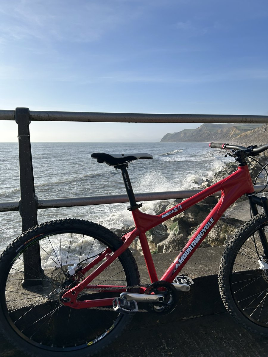Richard79962566's tweet photo. My afternoon…
#photo #westbay #Bridport #bicycle #mountaincycle https://t.co/bYBbKOUZpz