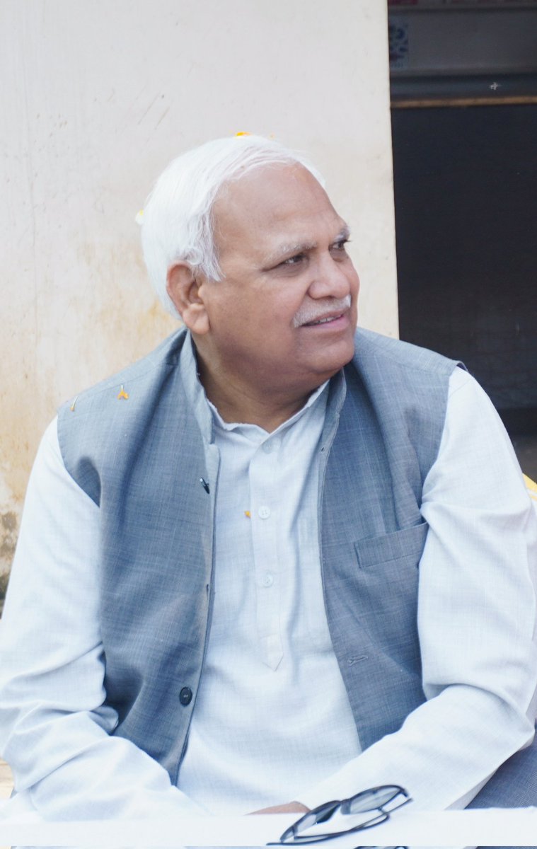 japmediacell_'s tweet photo. जो लोग कह रहे हैं कि सांसद जी क्षेत्र से लापता हैं, वे ज़रा जमीनी हकीकत देख लें। जनसंपर्क, विकास कार्य और जनता के बीच उनकी मौजूदगी साफ दिखाई देती है। 
नेतृत्व की पहचान काम से होती है, अफवाहों से नहीं। 
#jaunpur #BabuSinghKushwaha #japmediacell https://t.co/6d27Zg9shj