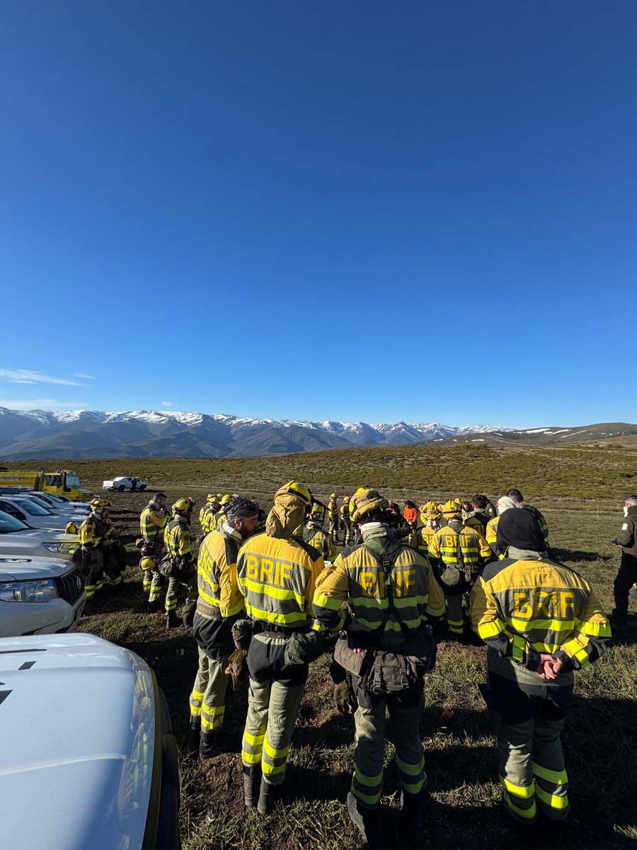 AT_Brif's tweet photo. Hoy #EPRIF+#BLP @briftabuyo+#AAMM+🚒CH+#ELIF L2 han realizado una quema prescrita de 36'55 ha en Trabazos #LeónESP con objetivo de #PrevenciónIIFF y regeneración y mejora de pastizales para aprovechamiento ganadero.
#RxFire🔥
#GoodFire
Somos #BRIF de @mitecogob https://t.co/Eaor9cm9iI
